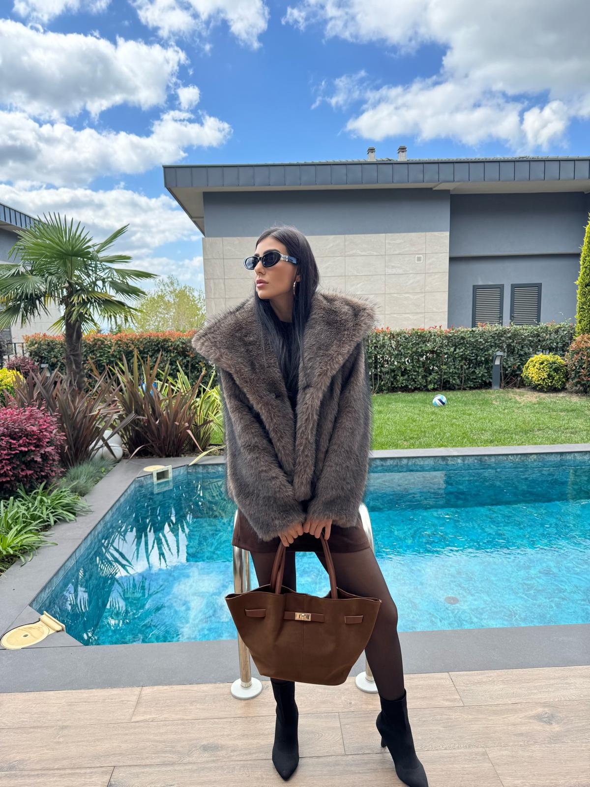 Şal Yaka Saçaklı Lolita Kısa Kürk