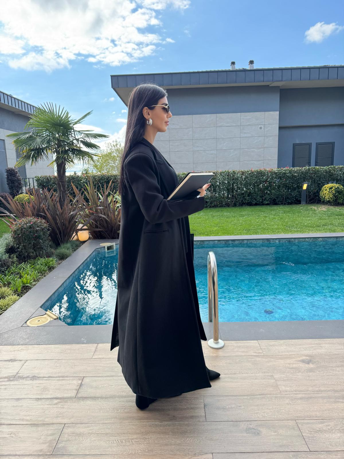 KAŞE KUMAŞ ASTARLI KOLLARI FERMUAR DETAYLI SİYAH KABAN