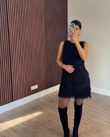 Siyah Saçaklı Elbise