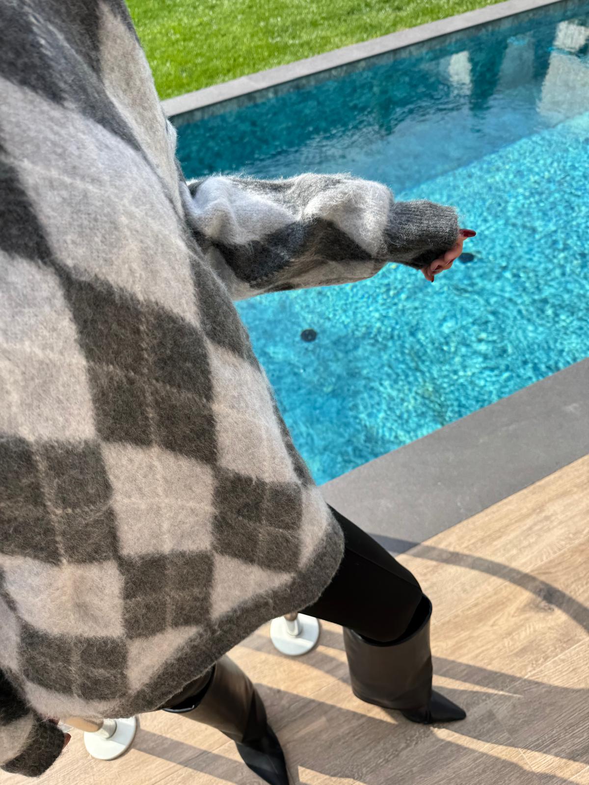 Gri Baklava Desenli Kazak