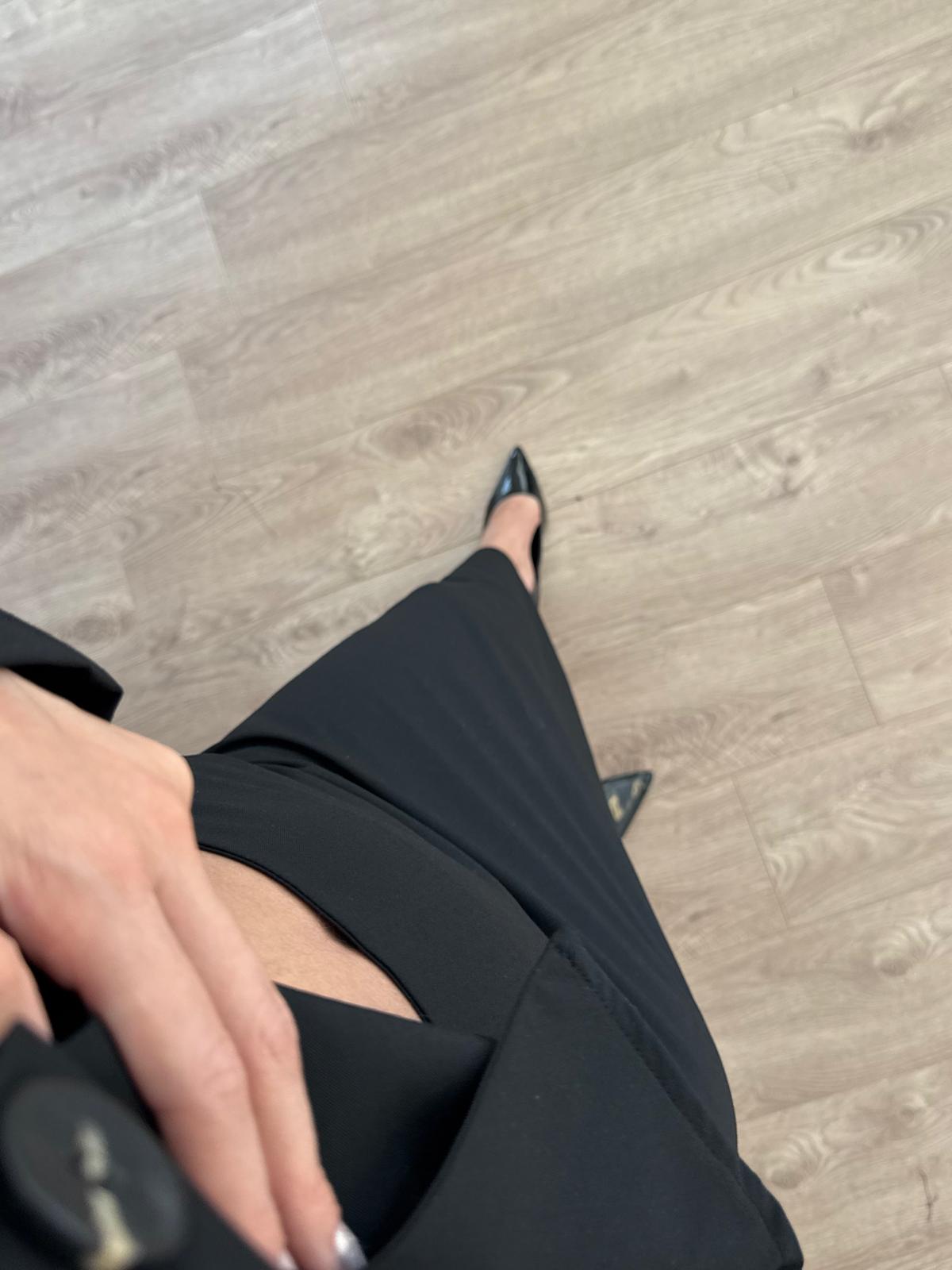 Siyah Belden Oturtmalı İnce Ceket Etek Takım