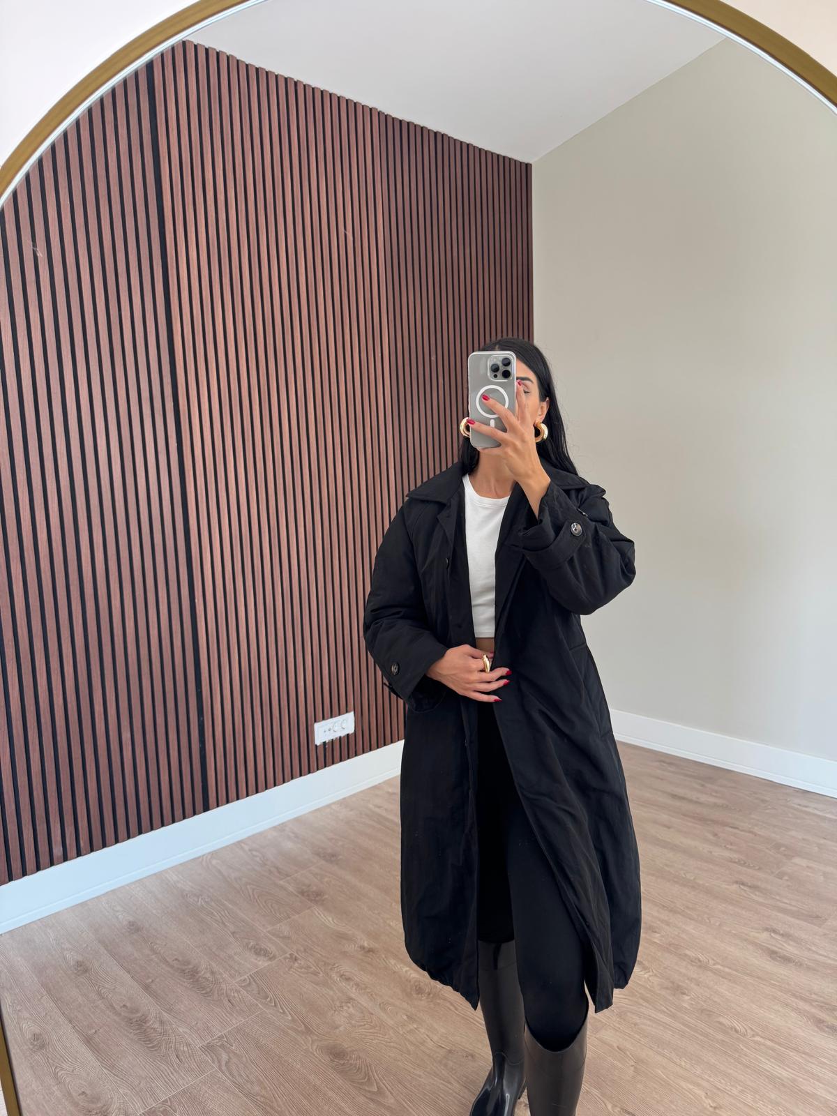 Siyah Uzun İçi Dolgulu Yağmurluk Mont