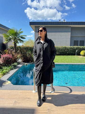 Siyah Uzun İçi Dolgulu Yağmurluk Mont