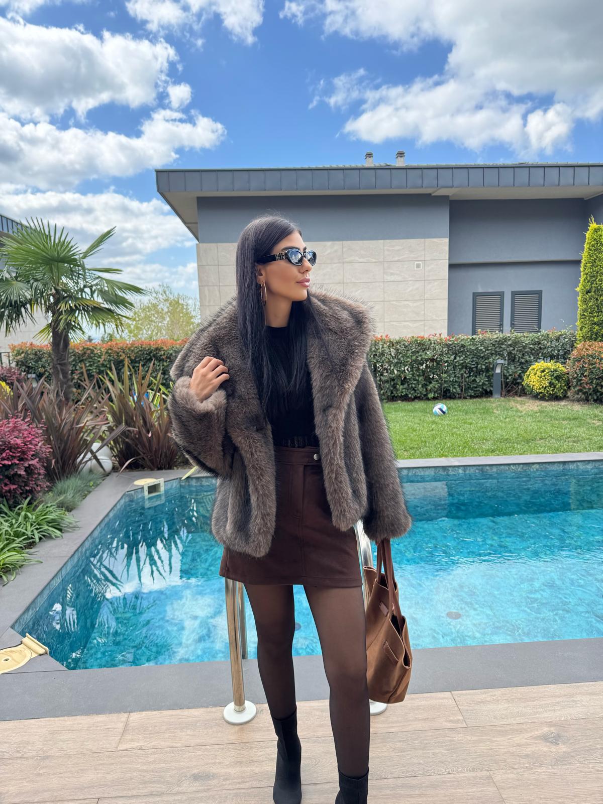 Şal Yaka Saçaklı Lolita Kısa Kürk