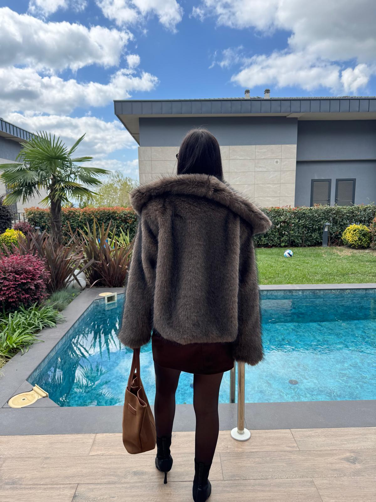 Şal Yaka Saçaklı Lolita Kısa Kürk