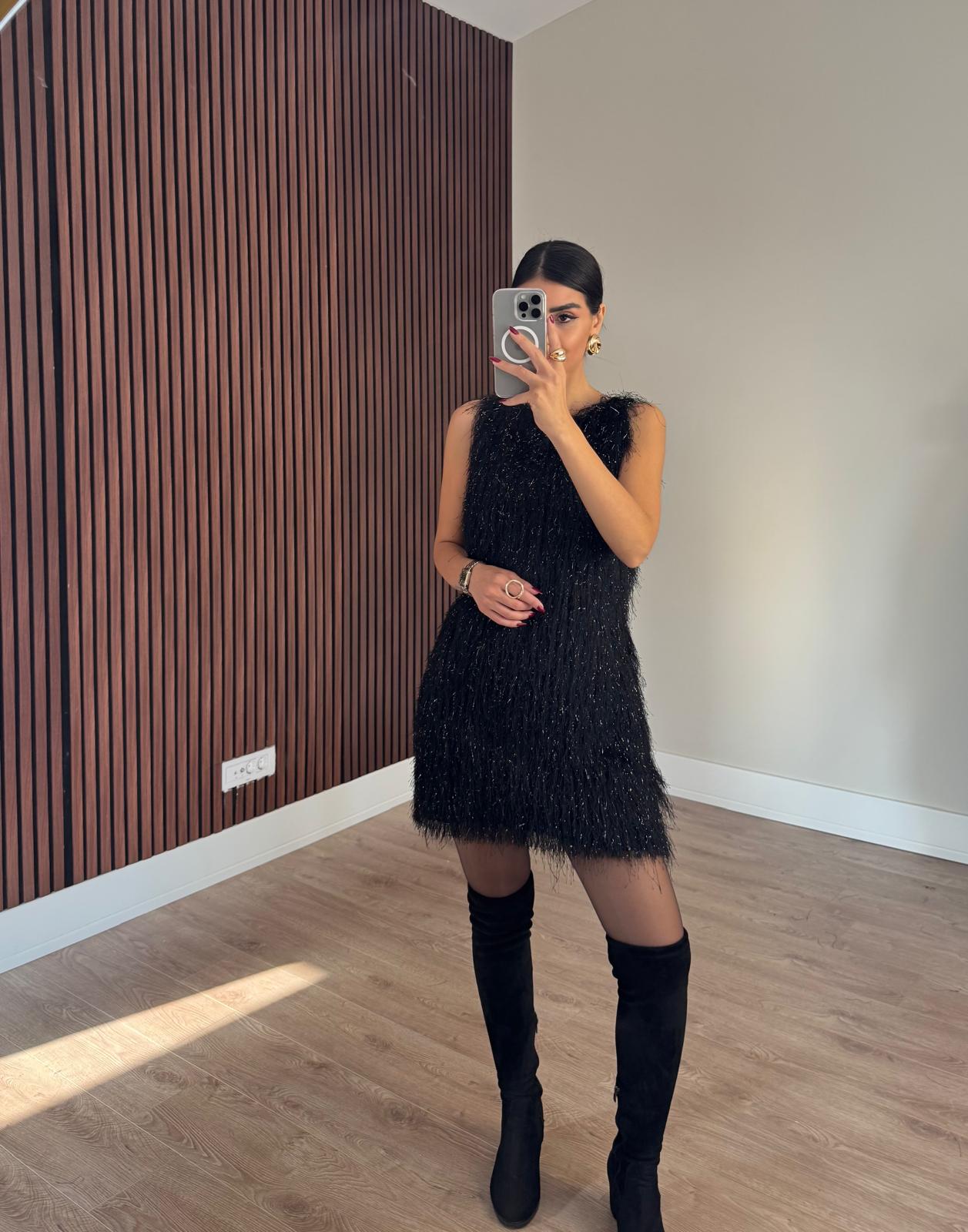 Siyah Saçaklı Elbise