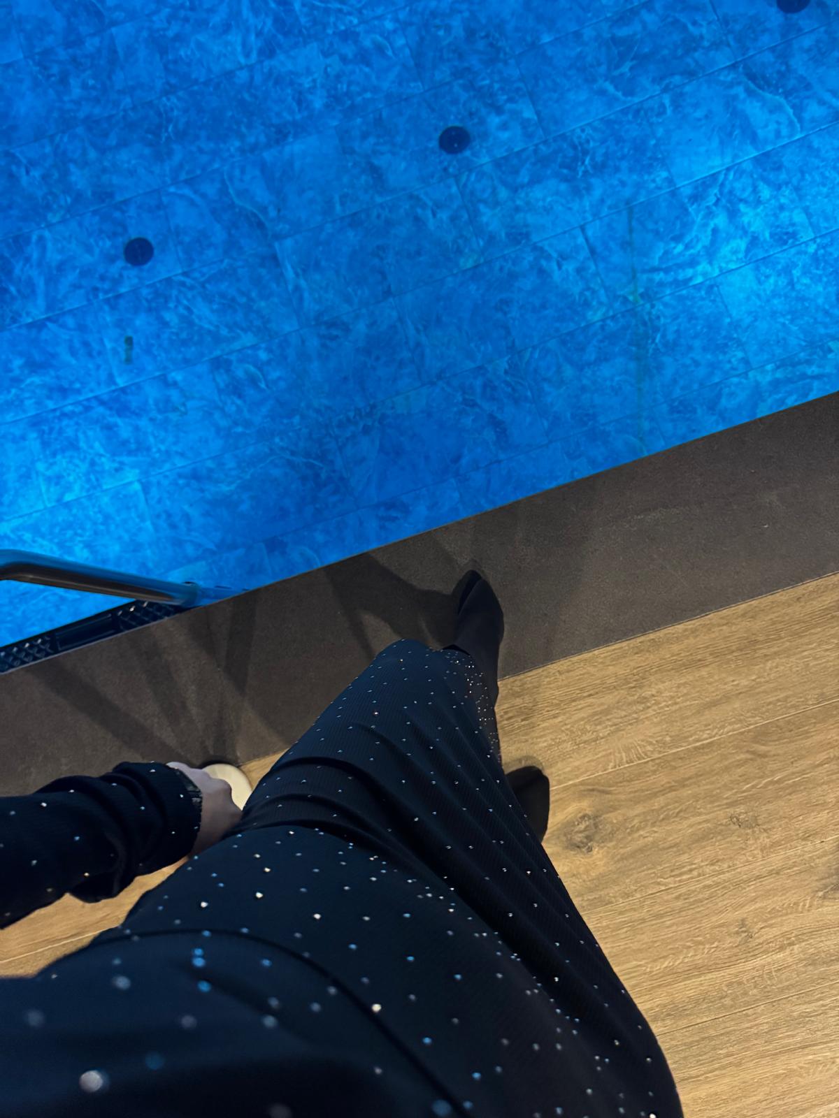 Siyah  Degaje Yaka Kalem Elbise