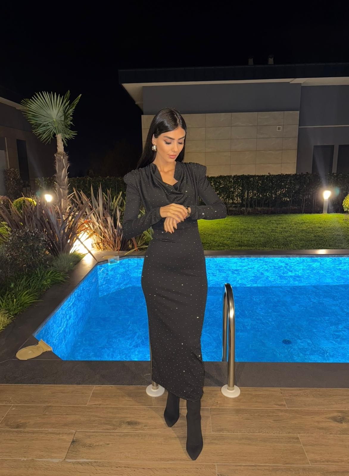 Siyah  Degaje Yaka Kalem Elbise