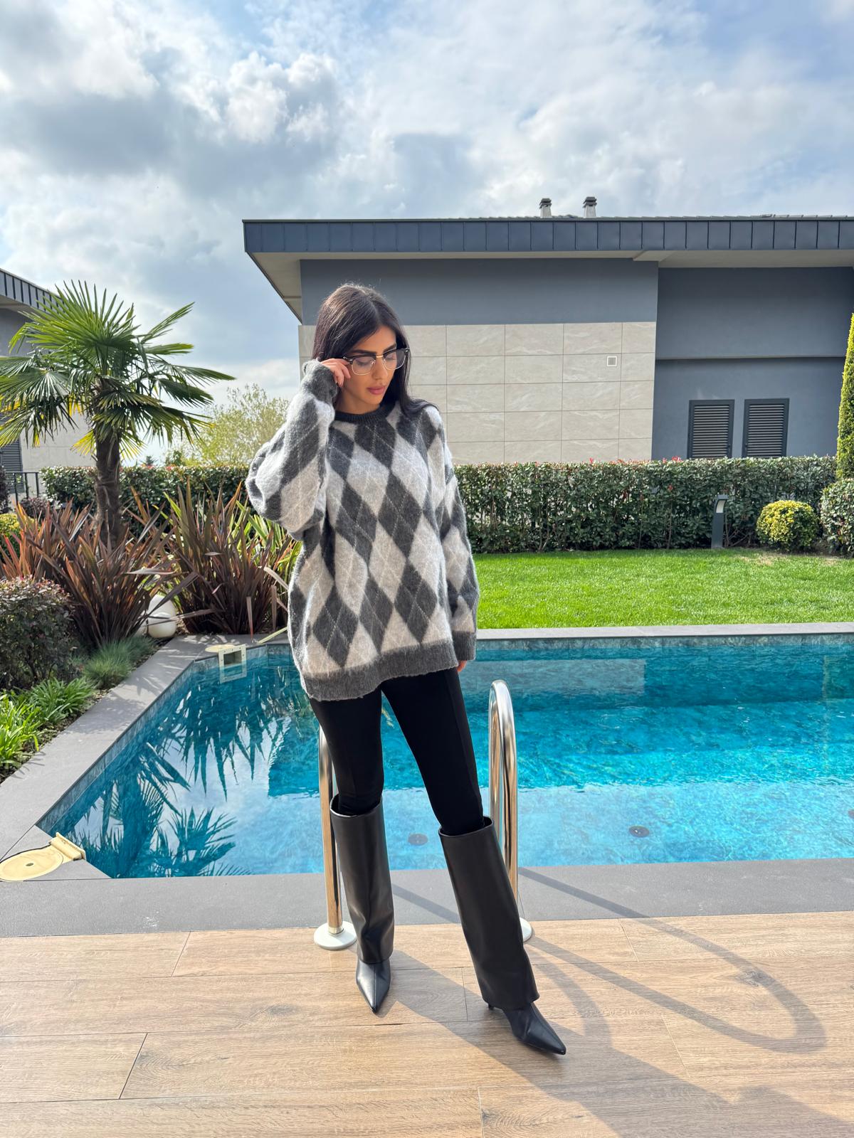 Gri Baklava Desenli Kazak