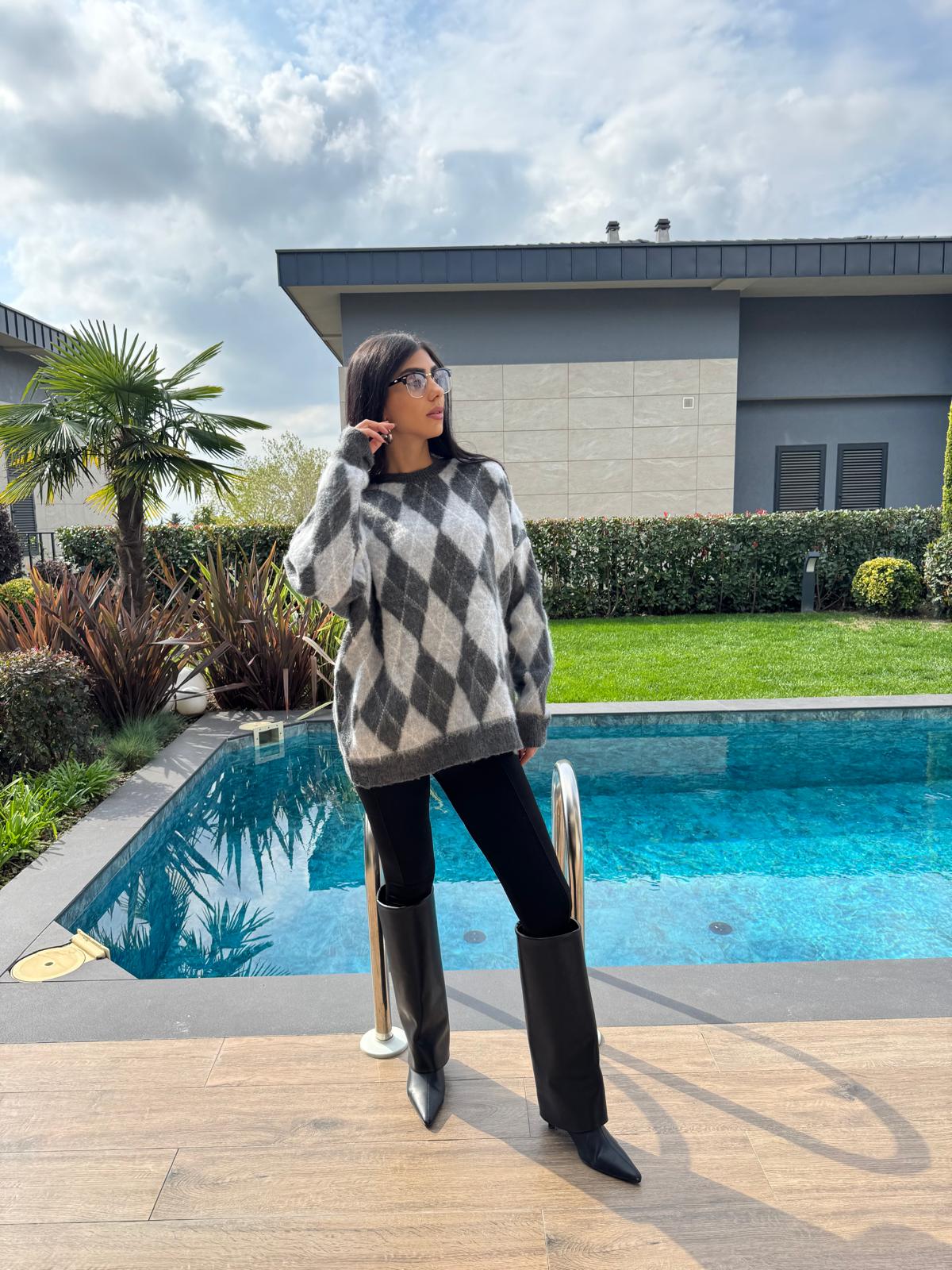 Gri Baklava Desenli Kazak