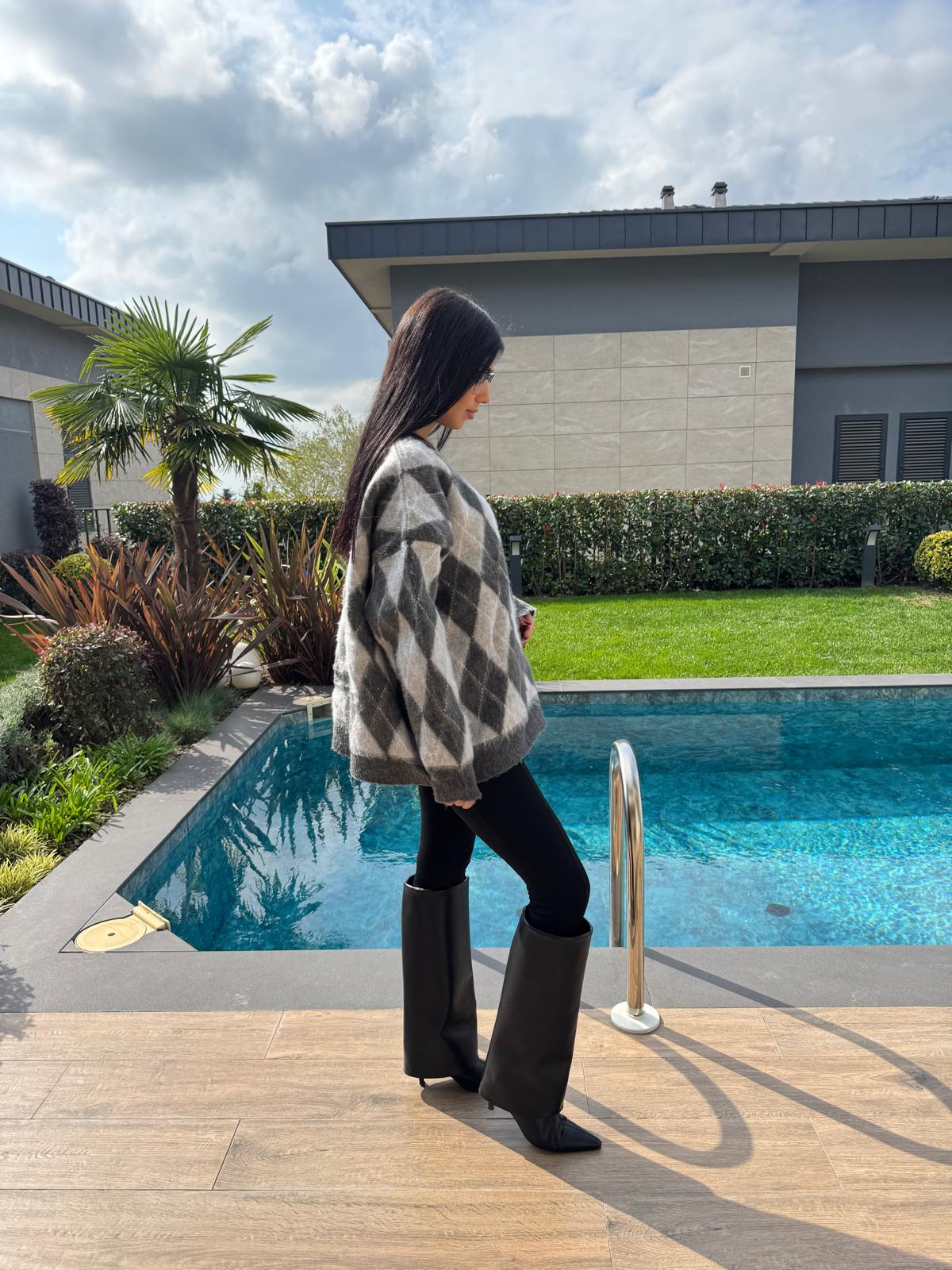 Gri Baklava Desenli Kazak