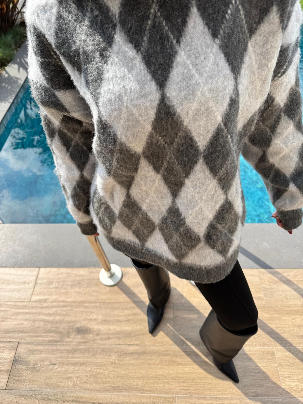 Gri Baklava Desenli Kazak