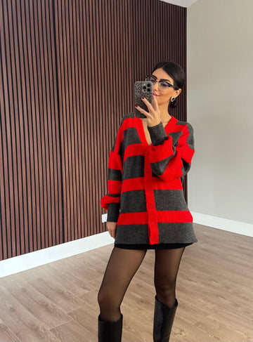 Kırmızı Atkılı Şeritli V Yaka Hırka