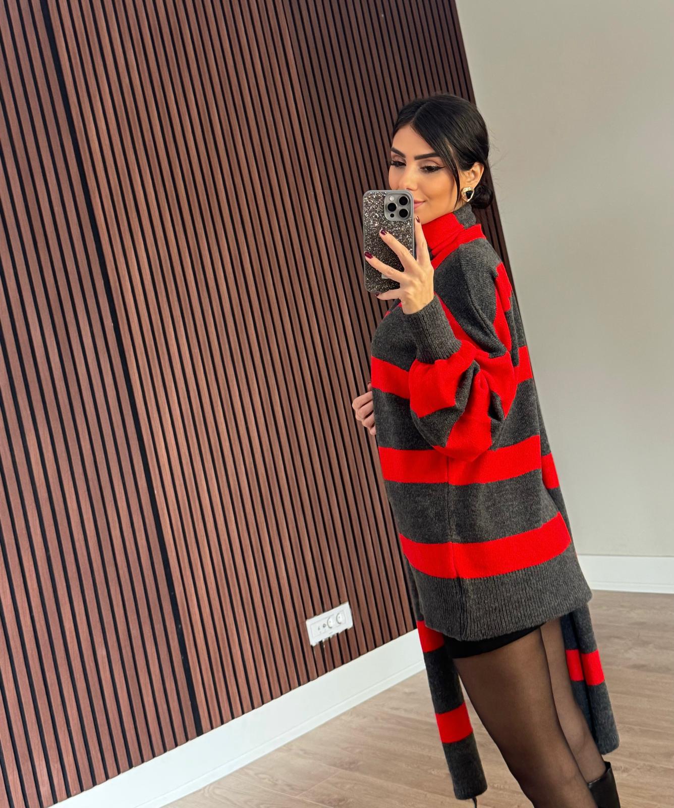 Kırmızı Atkılı Şeritli V Yaka Hırka