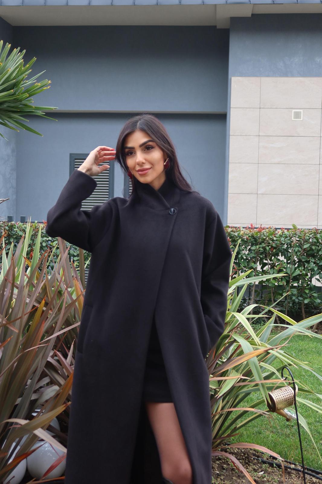 Siyah Dİk Yaka Tek Düğme Detaylı Kaban