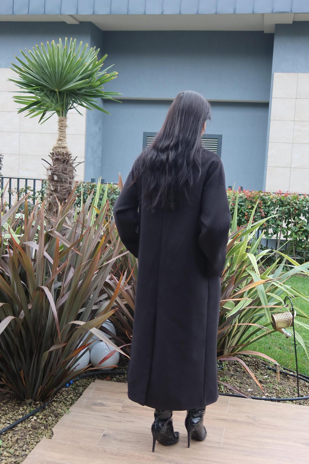 Siyah Dİk Yaka Tek Düğme Detaylı Kaban