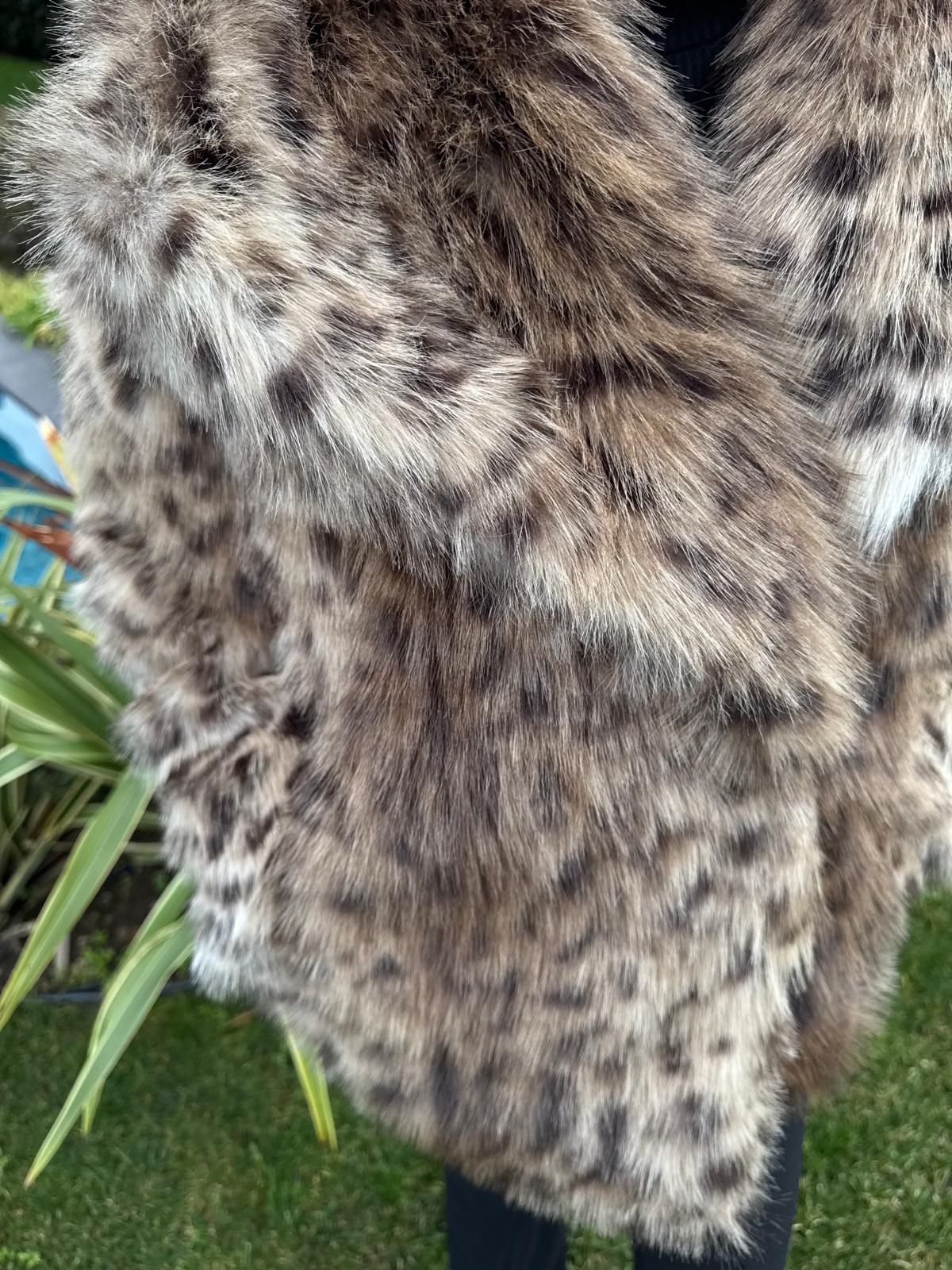 Kahve Leoparlı Desen Yakalı Kürk