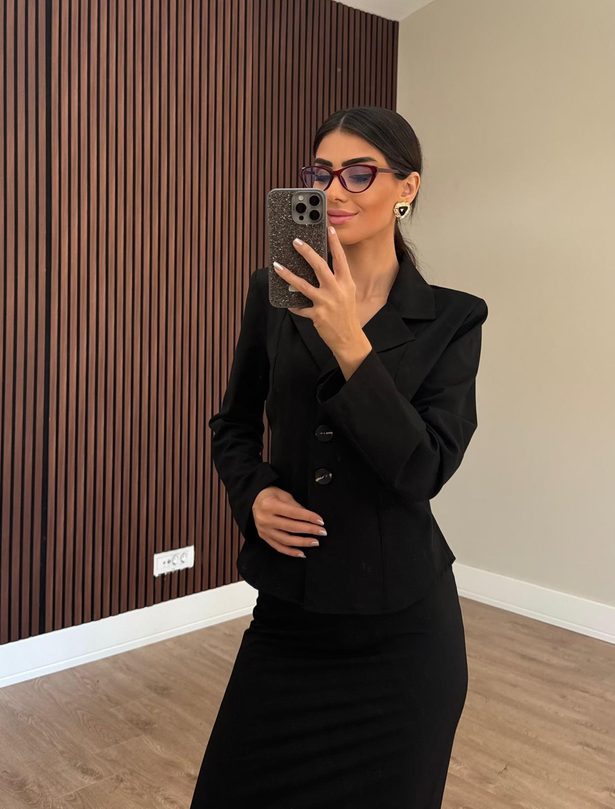 Siyah Belden Oturtmalı İnce Ceket Etek Takım