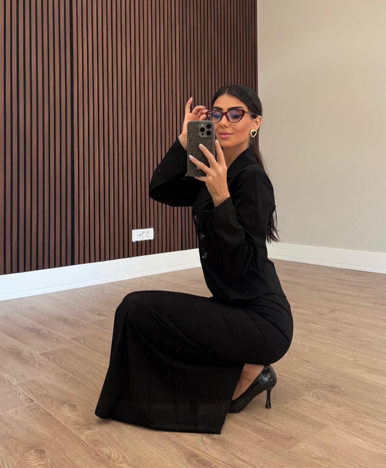 Siyah Belden Oturtmalı İnce Ceket Etek Takım