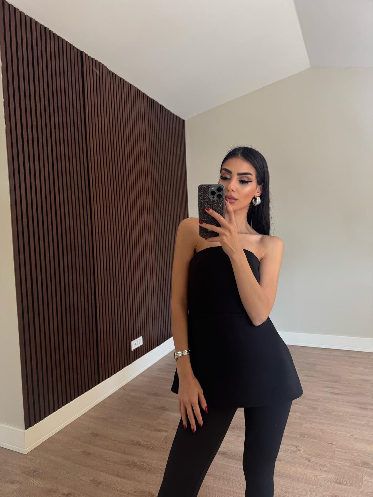 Siyah Yakası Pelerin Detaylı Bluz