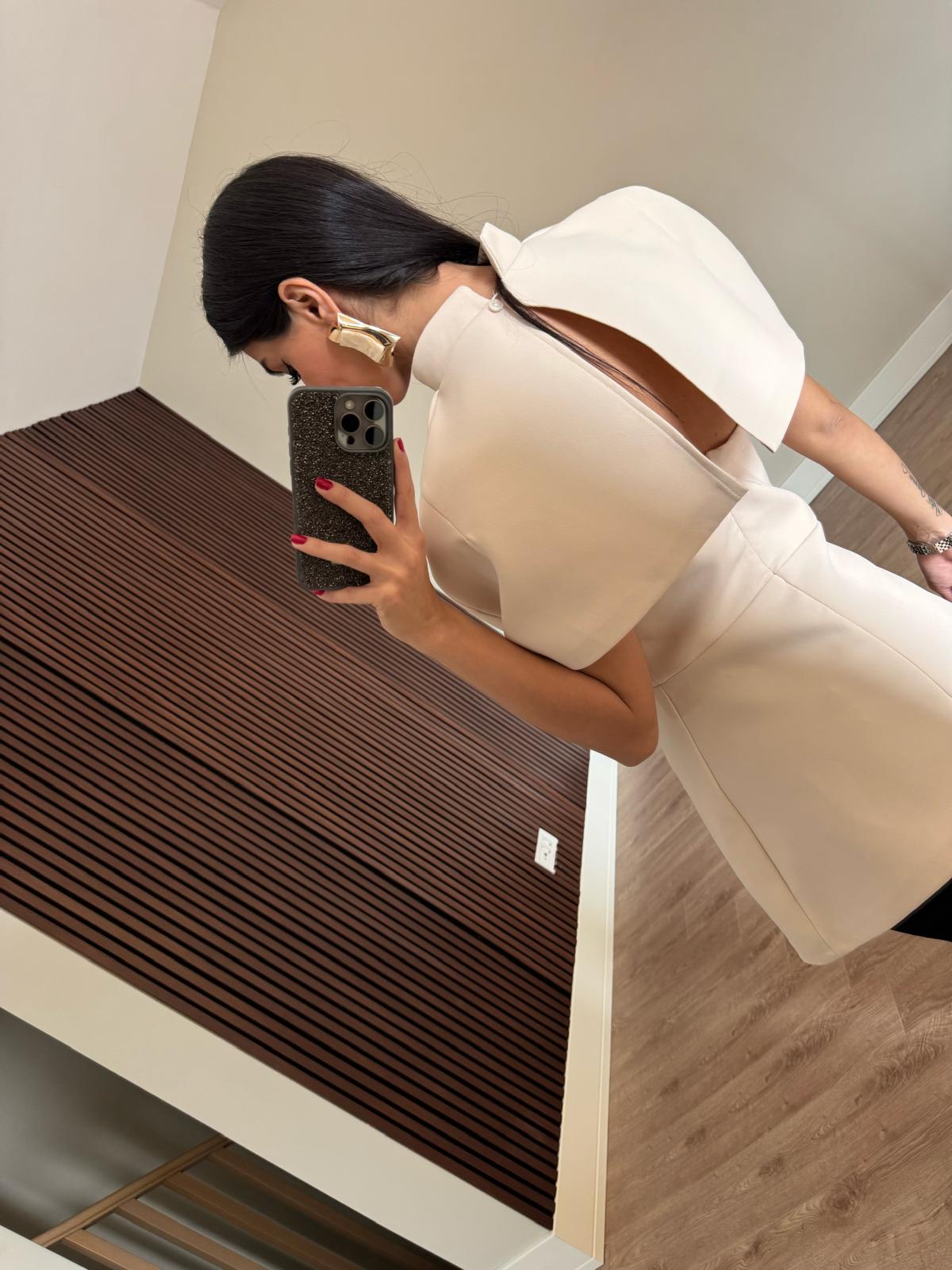 Ekru Yakası Pelerin Detaylı Bluz