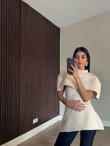Ekru Yakası Pelerin Detaylı Bluz