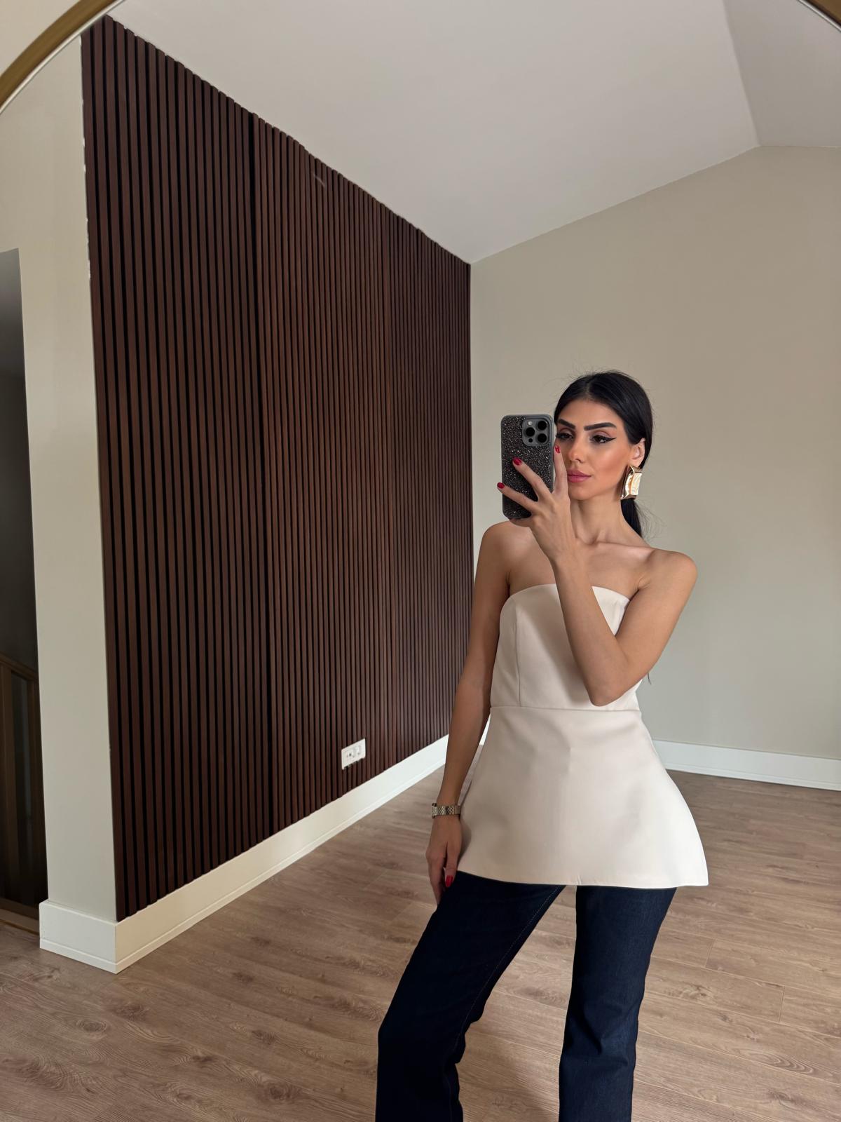 Ekru Yakası Pelerin Detaylı Bluz