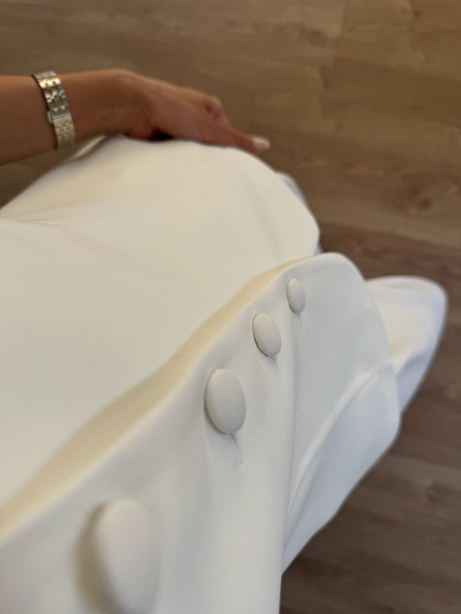 Beyaz Kısa Balon Kollu Kaplama Düğmeli Vatkalı Ceket Pantolon Takım