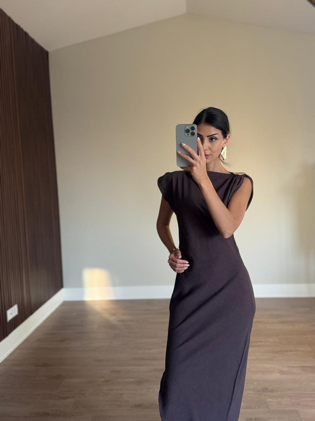 Broş Aksesuarlı Kahve Keten Midi Elbise