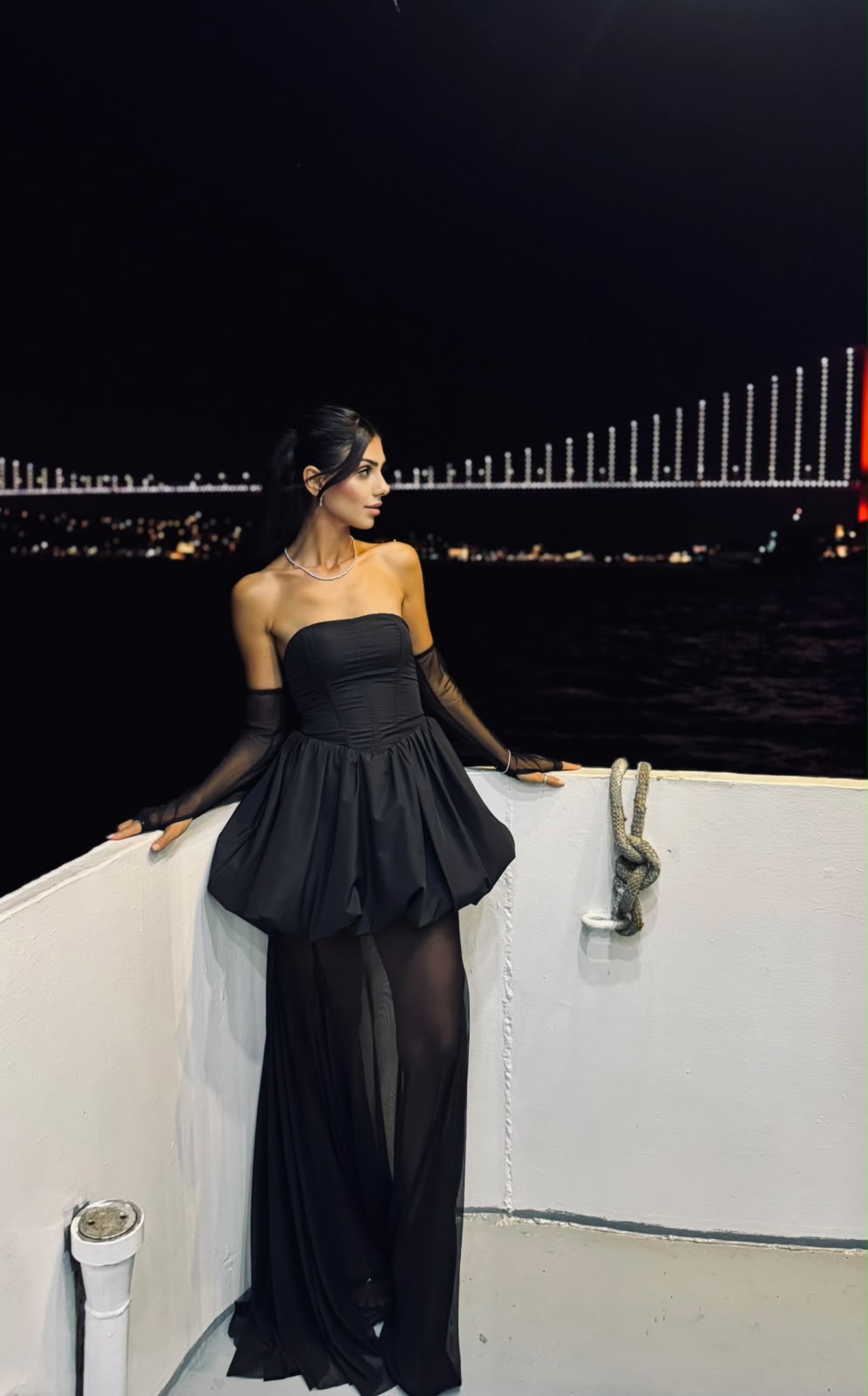 Korse Detaylı Straplez Siyah Tül Elbise